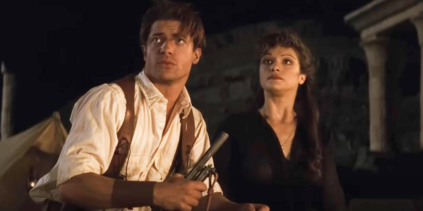 10 Harsh Realities Of Rewatching The Mummy, 27 Years Later 8 Rick and Evelyn looking up in The Mummy (1999)