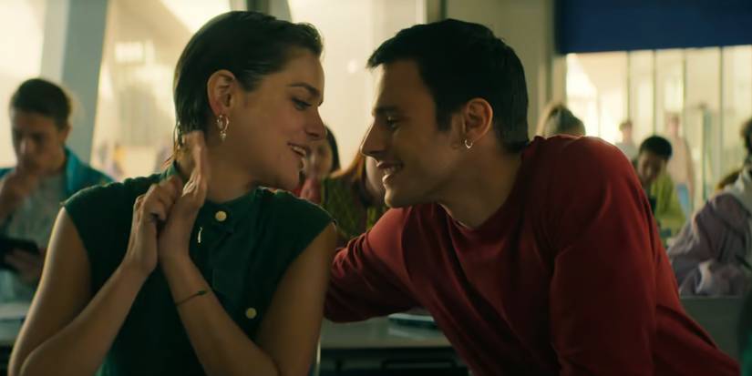 Анжела и Нандо наклоняются друг к другу в конце книги *Книжный клуб убийц*.