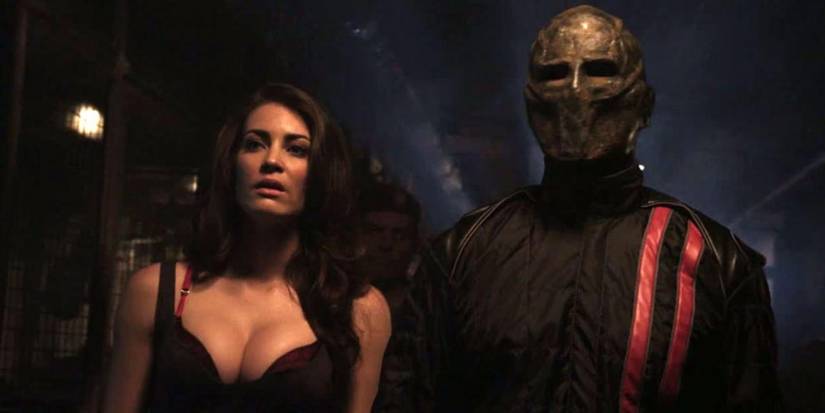 Luke Goss como Frankenstein e Tanit Phoenix em Death Race 3.