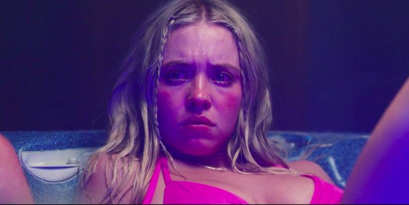 Sydney Sweeney como Cassie em banheira em Euphoria temporada 2