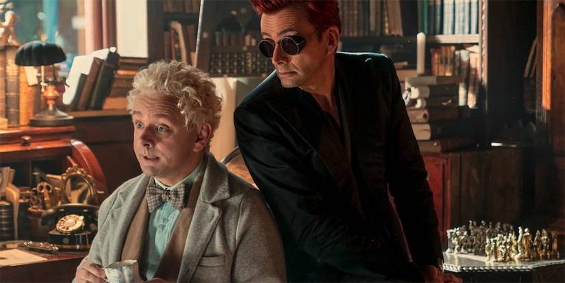 Aziraphale e Crowley na livraria em Good Omens.