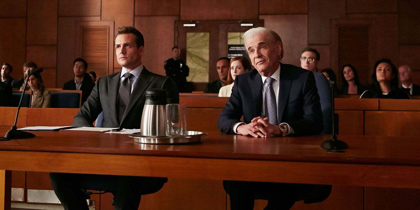 Harvey in the courtroom in Suits