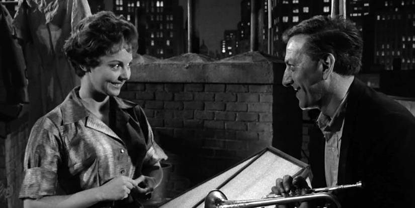 A zona do crepúsculo "Uma passagem para trompete": Joey Crown (Jack Klugman) segurando sua trombeta e conversando com Nan (Mary Webster)