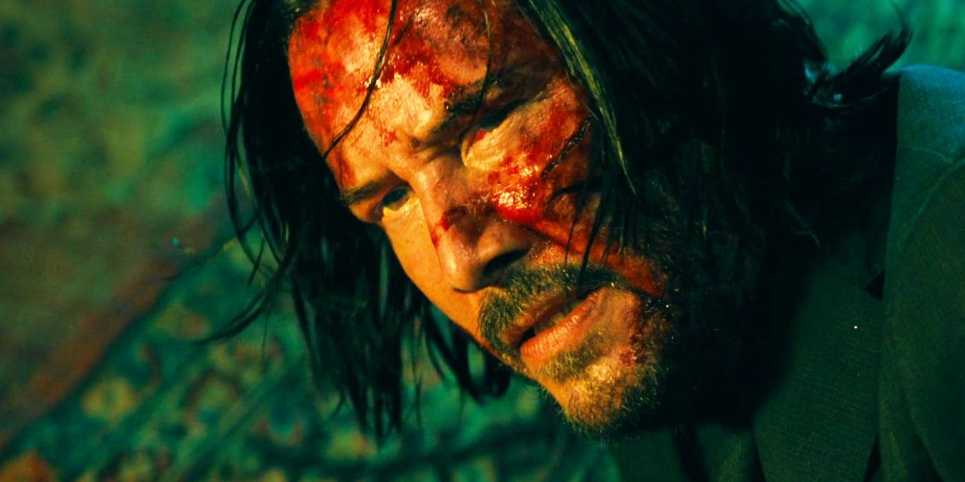 Keanu Reeves coberto de sangue em John Wick: Capítulo 3.