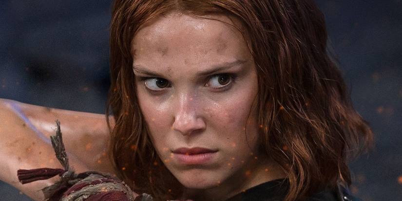 Милли Бобби Браун, пристально смотрящая в фильме "Принцесса"