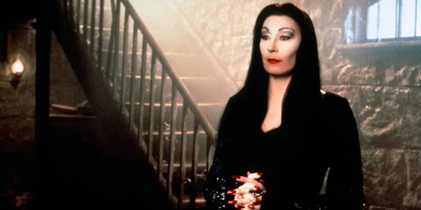 All Morticia Addams Family Costumes On Screen (& Which Is The Most Accurate  To The Original Comic)