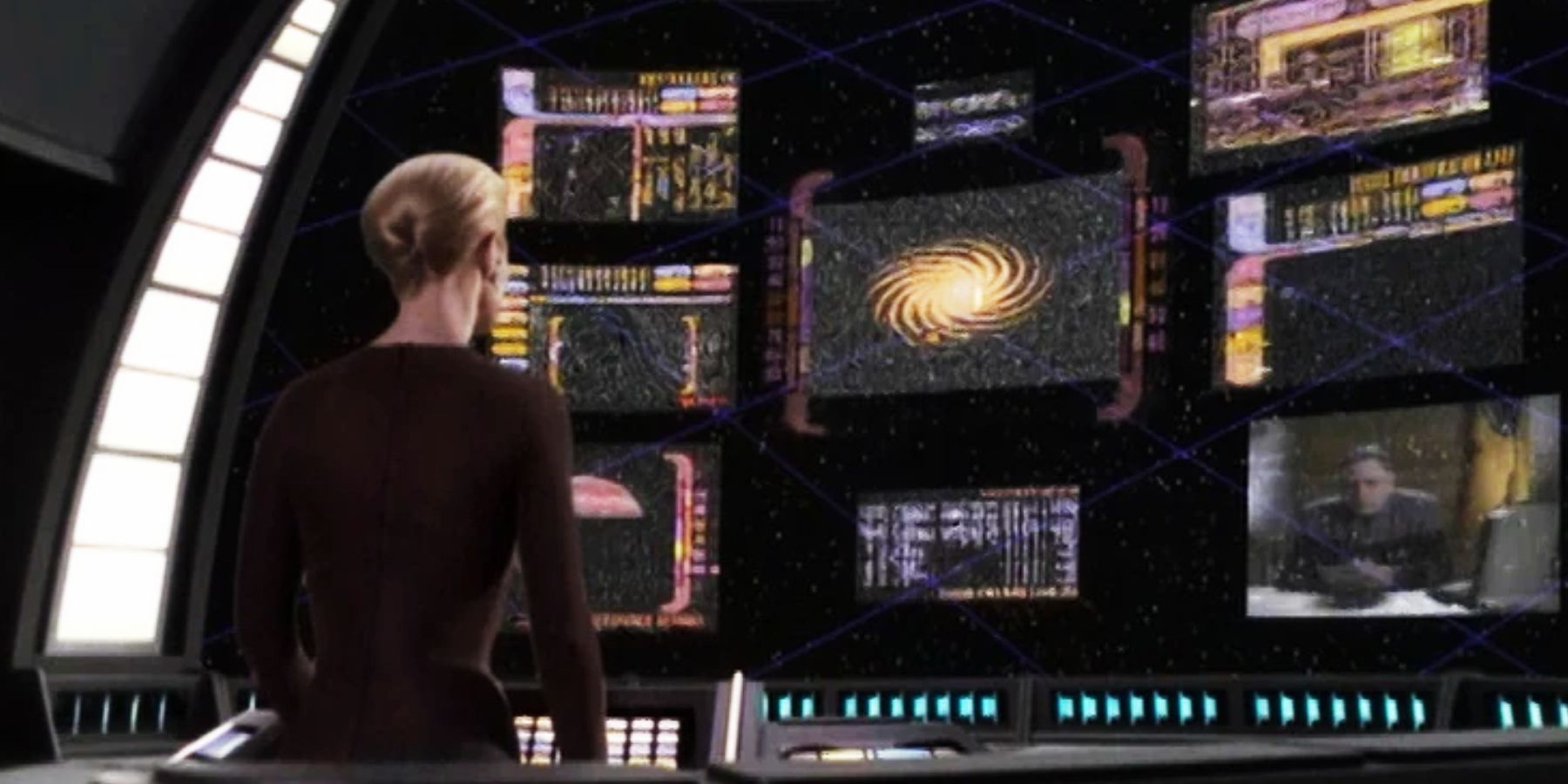Seven of Nine comunica con il sistema Pathfinder