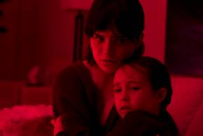 The sisters holding each other close in The Boogeyman