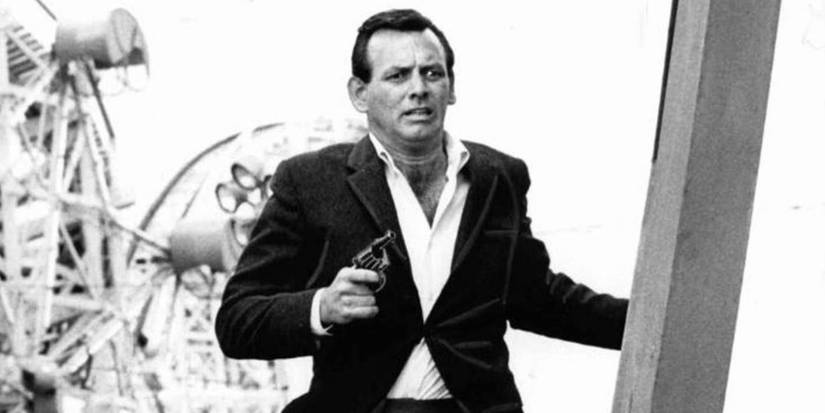 10 Groundbreaking TV Episodes That Changed Everything 1 Kimble running with a gun in The Fugitive Tv show finale