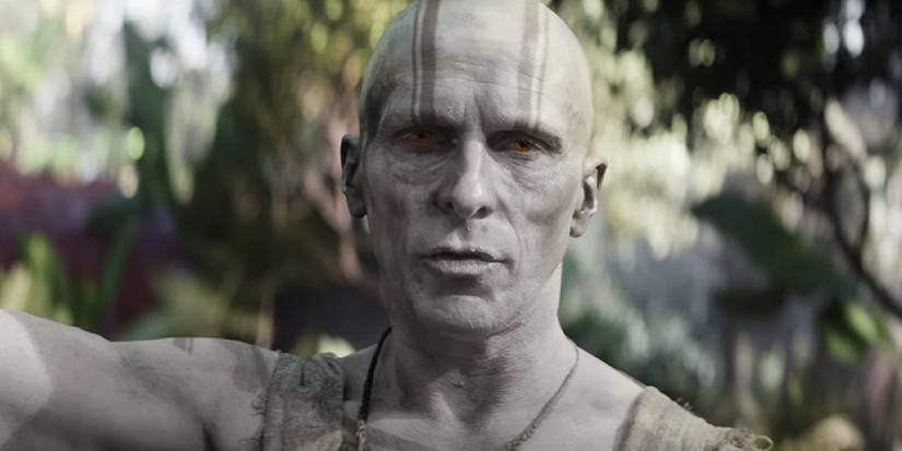 Christian Bale com aparência assustadora como Gorr em Thor: Amor e Trovão