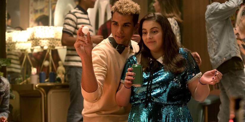 Mason Gooding and Beanie Feldstein play beer pong in Booksmart