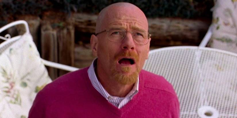Walt olhando para a queda de um avião em Breaking Bad temporada 2