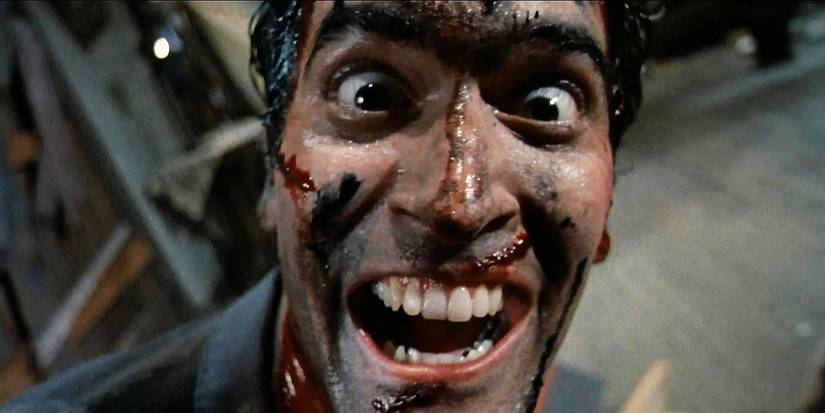 Evil ᴅᴇᴀᴅ 2 Bruce Campbell as Ash Williams looking crazy.