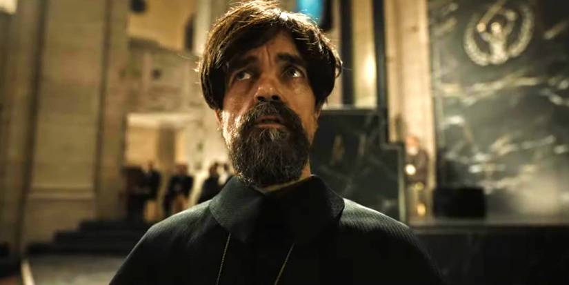 Peter Dinklage as Casca Highbottom staring to the side in The Ballad of Songbirds and Snakes. 