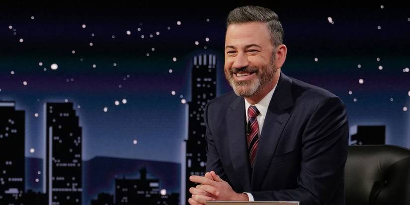 Jimmy Kimmel sitting at his desk during the talkshow Jimmy Kimmel Live!