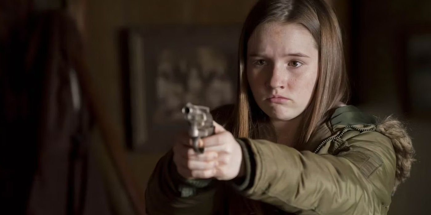 Loretta McCready (Kaitlyn Dever) holding a gun in Justified