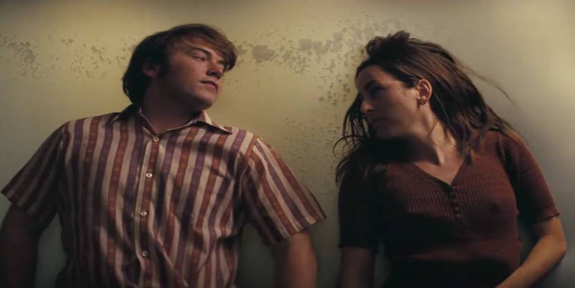 licorice-pizza waterbed scene