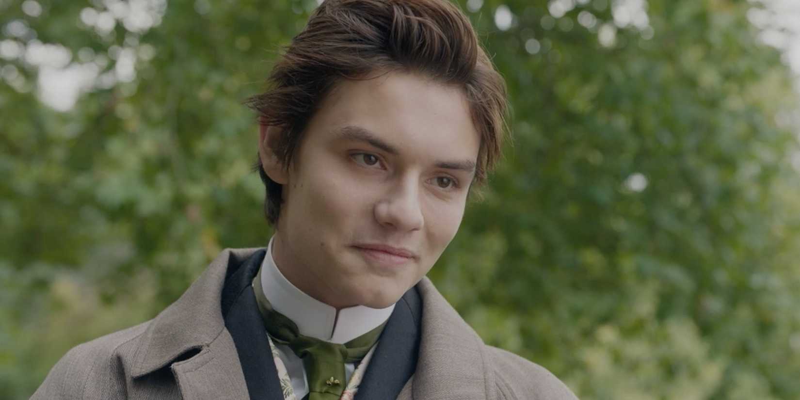 Close-up of Louis Partridge as Tewkesbury smiling in Enola Holmes 2.