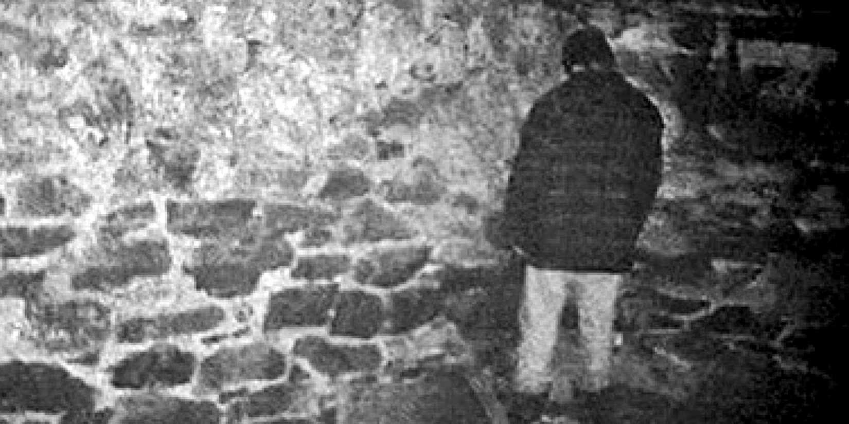 Mike stands facing the corner in The Blair Witch Project.