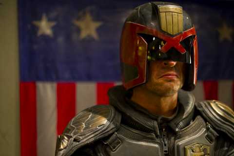 Dredd 2012 Flag Judge Dredd | ScreenRant