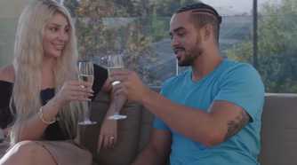90 Day FIance's Sophie Sierra and Rob Warne drinking champagne on a couch