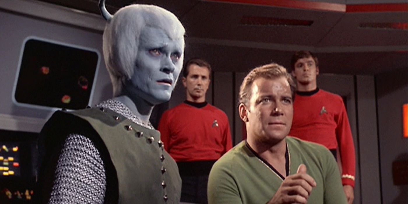Capitão Kirk e Thelev em Star Trek: TOS 