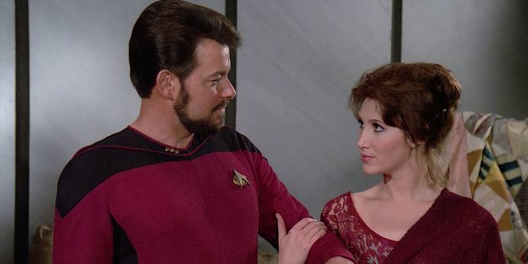 Buff Riker Star Trek Jonathan Frakes Explains How Riker Got His Star Trek TNG Beard