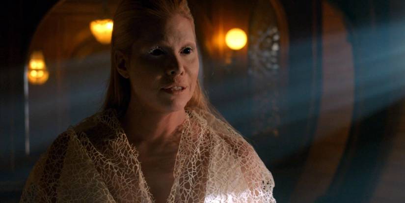 A Fada Rainha em uma cena de The Magicians.
