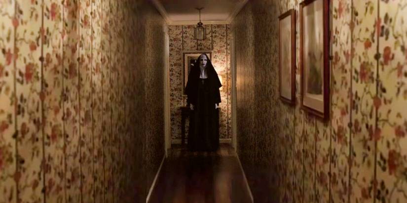 the-nun-in-the-conjuring-2-s-hallway-sce
