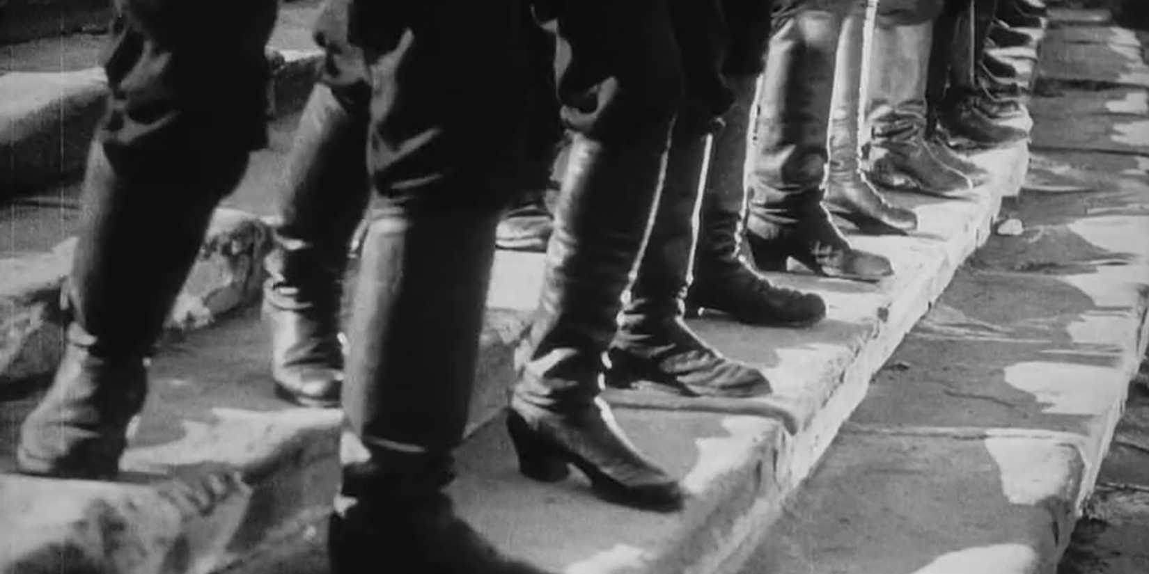 Gli stivali dei soldati sulla scalinata di Odessa in Battleship Potemkin