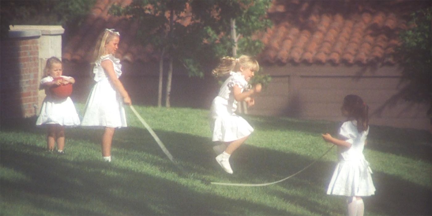 Girls jumping rope in A Nightmare on Elm Street.