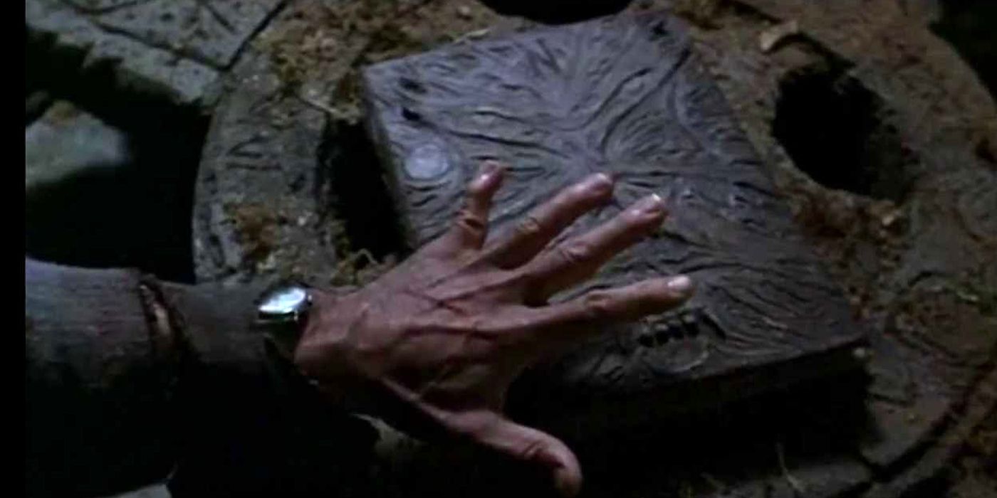 10 Harsh Realities Of Rewatching The Evil Dead Movies