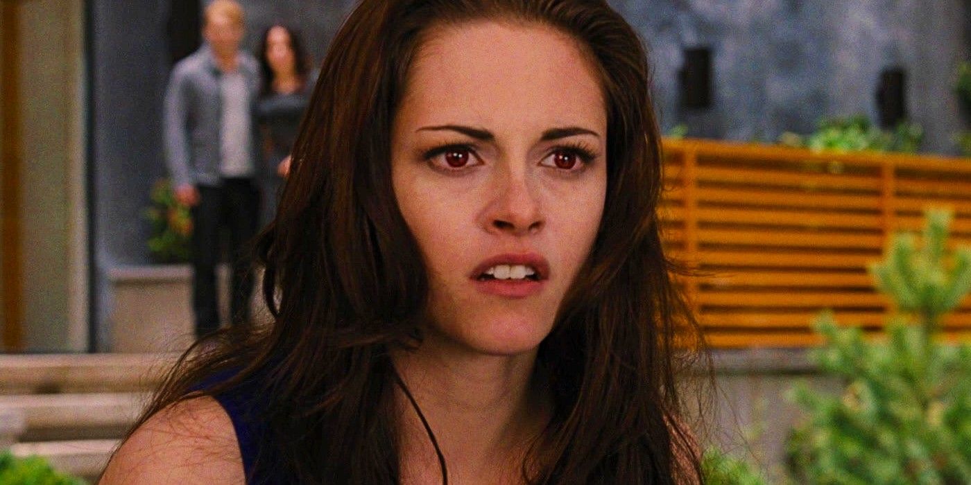 Bella (Kristen Stewart) appare sconvolta in Twilight: Breaking Dawn Part 2.