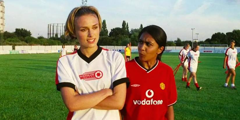 Jess and Jules on the soccer field in Bend It Like Beckham