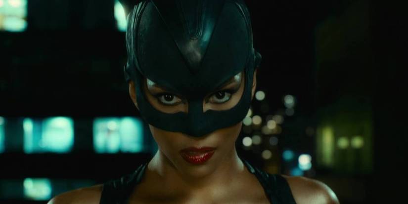 Halle Berry em Mulher-Gato (2004)