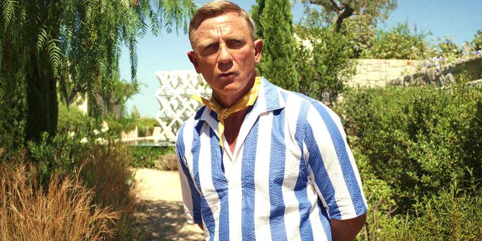 Daniel Craig as Benoit Blanc looking puzzled outdoors on an island in Glass Onion: A Knives Out Mystery