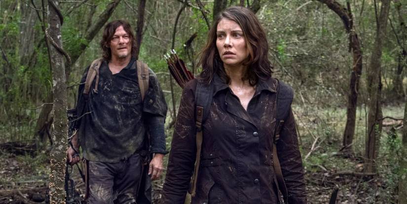 Daryl (Norman Reedus) e Maggie (Lauren Cohan) caminhando juntos pela floresta em The Walking Dead.