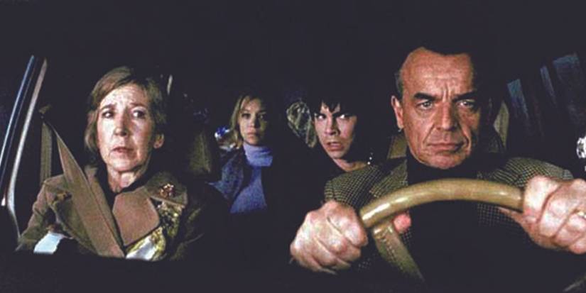 Семья Харрингтонов напряженно сидит в своей машине в Dead End