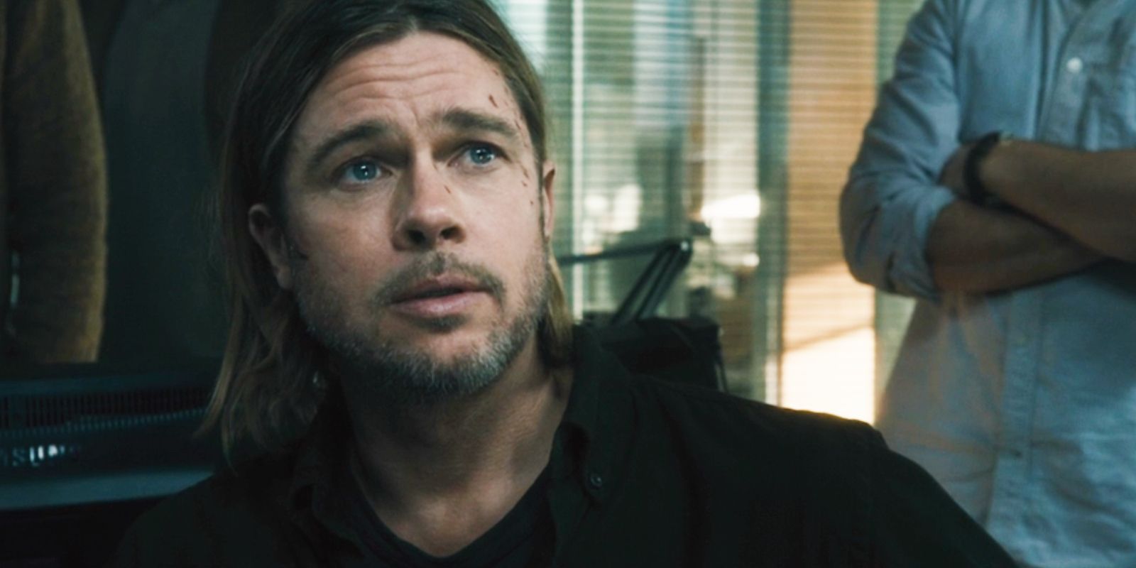 Gerry Lane Sitting Down and Looking Worried in World War Z