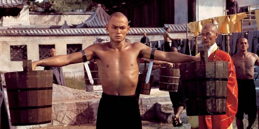 Gordon Liu como Monge San Te em A 36ª Câmara de Shaolin.
