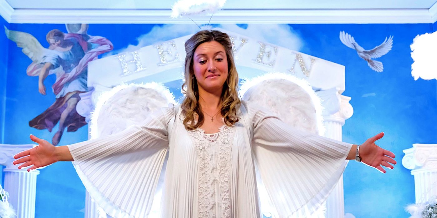 Mary smugly smiling while dressed as an angel in Young Sheldon season 2