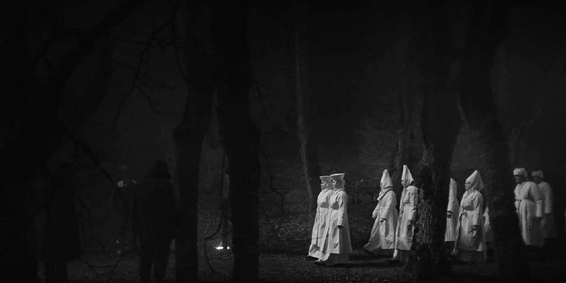 November (2017) - fantasmi nella notte di Halloween