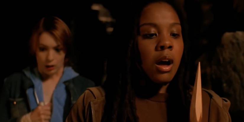 Potenciais se tornando Caça-Vampiros no episódio 'Chosen' de Buffy A Caça-Vampiros