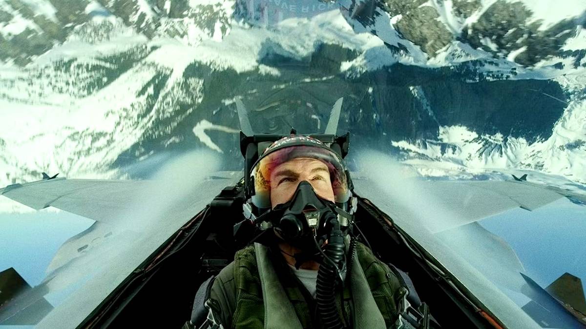 is tom cruise a pilot in real life Image 9