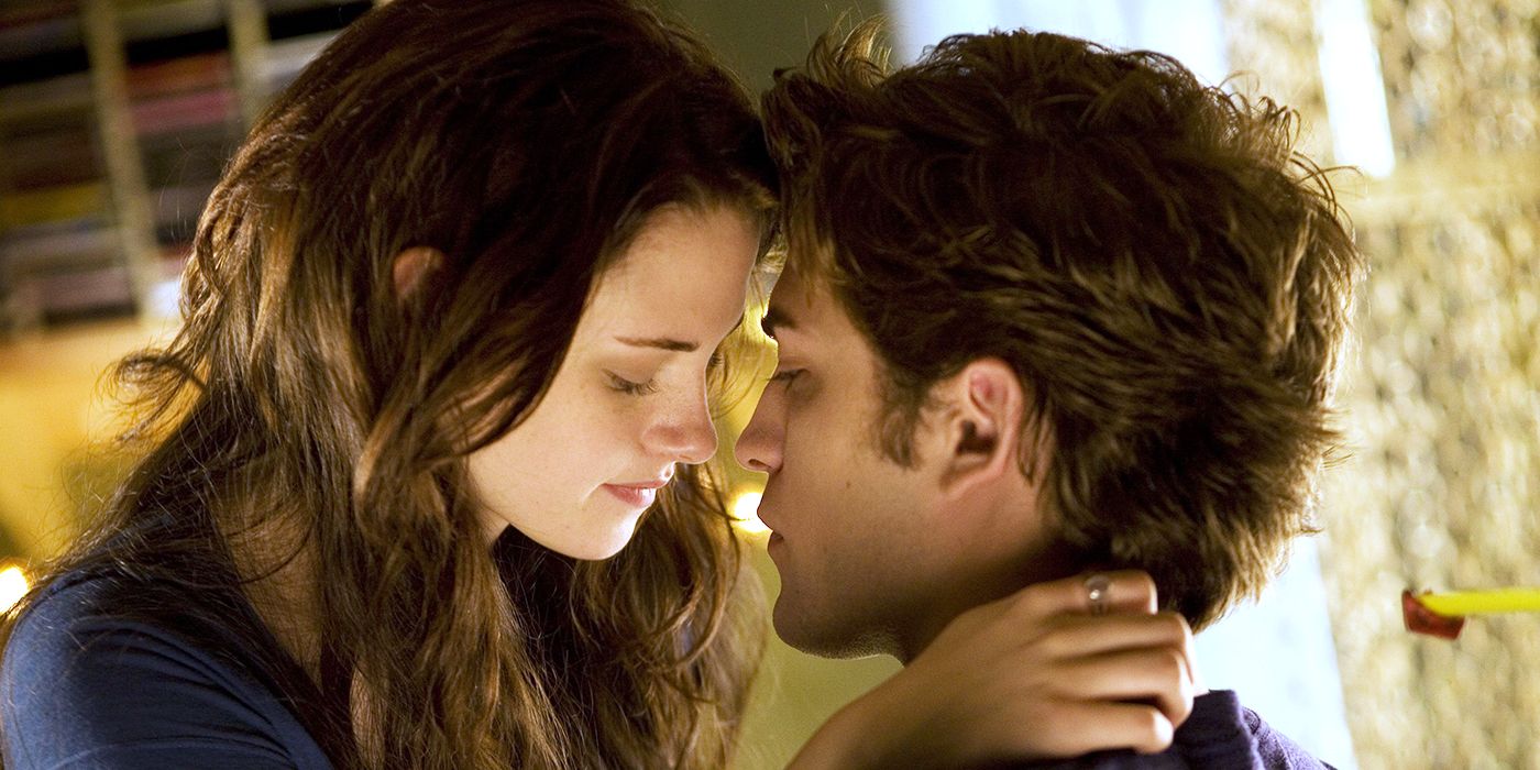 Bella Swan (Kristen Stewart) and Edward Cullen (Robert Pattinson) have their first kiss in Twilight