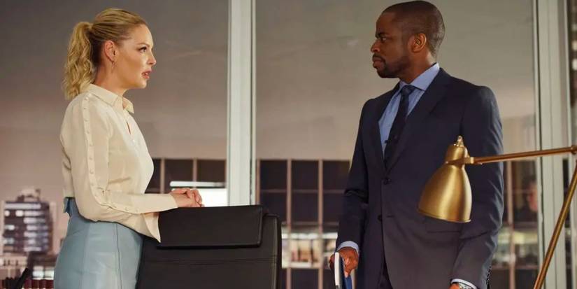 Samantha Wheeler conversando com outro personagem na 8ª temporada de Suits