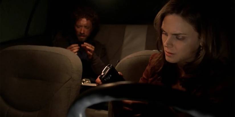 Emily Deschanel as Agent Brennan driving a car with T. J. Thyne as Hodgins in the backseat in Bones