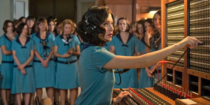 A woman uses a telephone switchboard in Cable Girls 