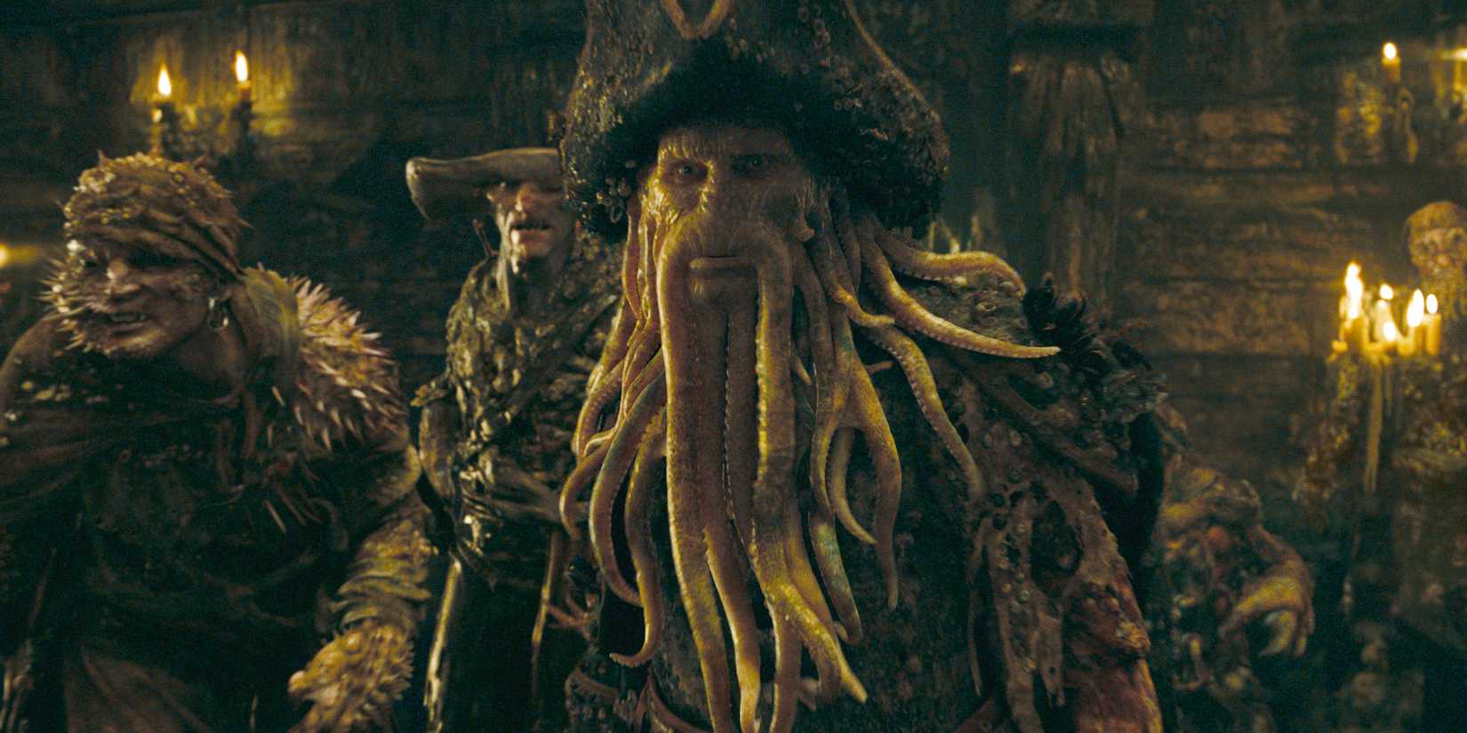 Bill Nighy como Davy Jones