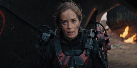 Emily Blunt as Sergeant Rita Vrataski conversing with Major William Cage about their dismal situation in 2014's Edge of Tomorrow
